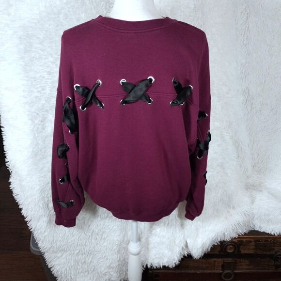 H&M MAROON & BLACK LACE BACK  "NOT AVERAGE" PULLOVER SZ.M EUC - Picture 4 of 7